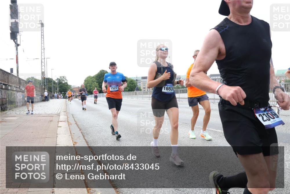 29.06.2025 - hella hamburg halbmarathon Lena Gebhardt http://msf.ph/oto/8433045 29.06.2025 10:08:10 Lombardsbrücke 1527, 16539, 2309, 1079, 1173, 1527, 2190, 2309, 2427, 3328, 4228, 4864, 5100, 5287, 5926, 6918, 7198, 7348, 7476, 7760, 8585, 9071, 9457, 9616, 9823, 9966, 10609, 10703, 10857, 11114, 11394, 11641, 12658, 12789, 12893, 13014, 13458, 14631, 15429, 15785, 16241, 16439, 16539, 16809, 16915, 18270, 18325, 18531 meine-sportfotos.de