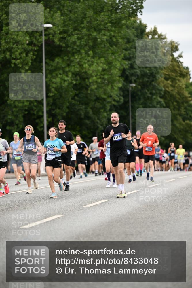 29.06.2025 - hella hamburg halbmarathon Dr. Thomas Lammeyer http://msf.ph/oto/8433048 29.06.2025 10:52:56 Kennedybrücke 1157, 1174, 1175, 1392, 1463, 1701, 1720, 2067, 3049, 3077, 3215, 4327, 5010, 5714, 5952, 6950, 7394, 7427, 8077, 8719, 9552, 9691, 9775, 9787, 10366, 10794, 11000 meine-sportfotos.de