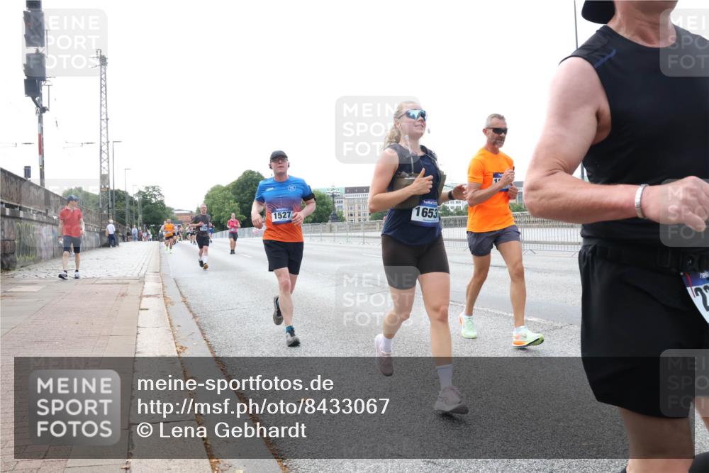 29.06.2025 - hella hamburg halbmarathon Lena Gebhardt http://msf.ph/oto/8433067 29.06.2025 10:08:10 Lombardsbrücke 1527, 1653, 1079, 1173, 1527, 2190, 2309, 2427, 3328, 4228, 4864, 5100, 5287, 5926, 6918, 7198, 7348, 7476, 7760, 8585, 9071, 9457, 9616, 9823, 9966, 10609, 10703, 10857, 11114, 11394, 11641, 12658, 12789, 12893, 13014, 13458, 14631, 15429, 15785, 16241, 16439, 16539, 16809, 16915, 18270, 18325, 18531 meine-sportfotos.de