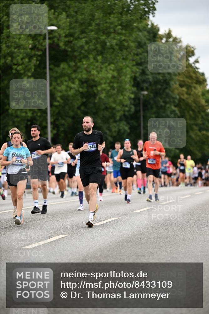 29.06.2025 - hella hamburg halbmarathon Dr. Thomas Lammeyer http://msf.ph/oto/8433109 29.06.2025 10:52:57 Kennedybrücke 1157, 1174, 1175, 1392, 1463, 1701, 1720, 2067, 3049, 3077, 3215, 4327, 5010, 5714, 5952, 6950, 7394, 7427, 8077, 8719, 9552, 9691, 9775, 9787, 10366, 10794, 11000 meine-sportfotos.de