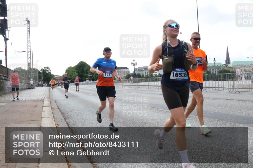 29.06.2025 - hella hamburg halbmarathon Lena Gebhardt http://msf.ph/oto/8433111 29.06.2025 10:08:11 Lombardsbrücke 1527, 16539, 893, 1079, 1527, 2309, 2427, 3328, 4228, 4864, 5100, 5287, 5926, 6918, 7198, 7348, 7476, 7760, 8585, 9071, 9457, 9616, 9823, 9966, 10609, 10703, 10857, 11114, 11394, 11641, 12658, 12789, 12893, 13014, 13458, 14631, 15429, 15785, 16439, 16539, 16809, 16915, 18270, 18325, 18531 meine-sportfotos.de
