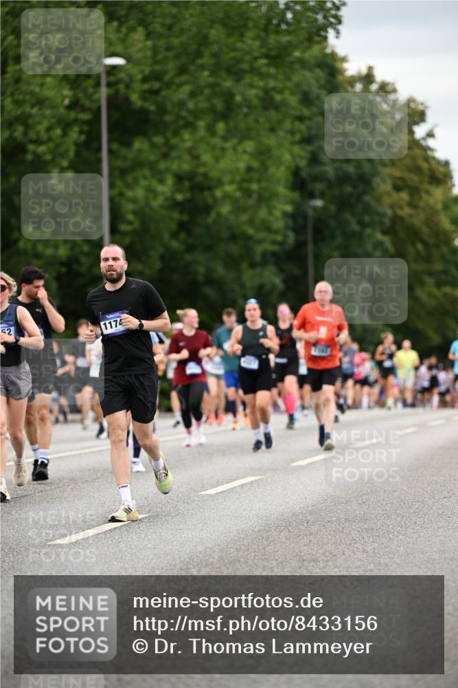29.06.2025 - hella hamburg halbmarathon Dr. Thomas Lammeyer http://msf.ph/oto/8433156 29.06.2025 10:52:58 Kennedybrücke 1157, 1174, 1175, 1392, 1463, 1701, 1720, 2067, 3049, 3077, 3215, 4327, 5010, 5714, 5952, 6950, 7394, 8719, 9552, 9691, 9775, 9787, 10366, 10794, 11000 meine-sportfotos.de