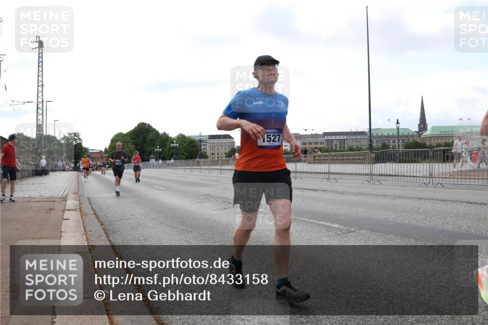 29.06.2025 - hella hamburg halbmarathon Lena Gebhardt http://msf.ph/oto/8433158 29.06.2025 10:08:11 Lombardsbrücke 1527, 1079, 1527, 2309, 2427, 3328, 4228, 4864, 5100, 5287, 5926, 6918, 7198, 7348, 7476, 7760, 8585, 9071, 9457, 9616, 9823, 9966, 10609, 10703, 10857, 11114, 11394, 11641, 12658, 12789, 12893, 13014, 13458, 14631, 15429, 15785, 16439, 16539, 16809, 16915, 18270, 18325, 18531 meine-sportfotos.de