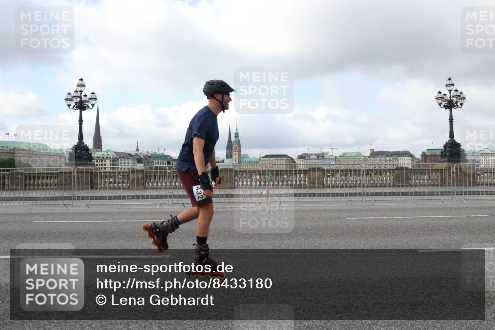 29.06.2025 - hella hamburg halbmarathon Lena Gebhardt http://msf.ph/oto/8433180 29.06.2025 09:01:04 Lombardsbrücke 432 meine-sportfotos.de