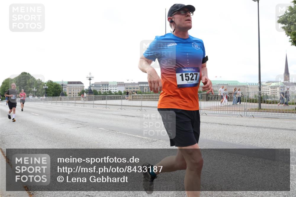29.06.2025 - hella hamburg halbmarathon Lena Gebhardt http://msf.ph/oto/8433187 29.06.2025 10:08:12 Lombardsbrücke 7348, 1527, 1079, 1527, 2309, 2427, 3328, 4228, 4864, 5100, 5287, 5926, 6590, 6918, 7198, 7348, 7476, 7760, 8585, 9071, 9457, 9616, 9823, 9966, 10609, 10703, 10857, 11114, 11394, 11641, 11780, 12658, 12789, 12893, 13014, 13458, 14631, 14902, 14965, 15429, 15785, 16439, 16539, 16809, 16915, 18270, 18325, 18531 meine-sportfotos.de