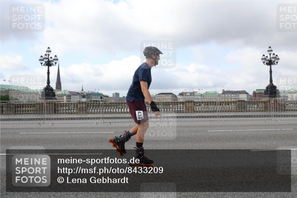 29.06.2025 - hella hamburg halbmarathon Lena Gebhardt http://msf.ph/oto/8433209 29.06.2025 09:01:05 Lombardsbrücke 432 meine-sportfotos.de