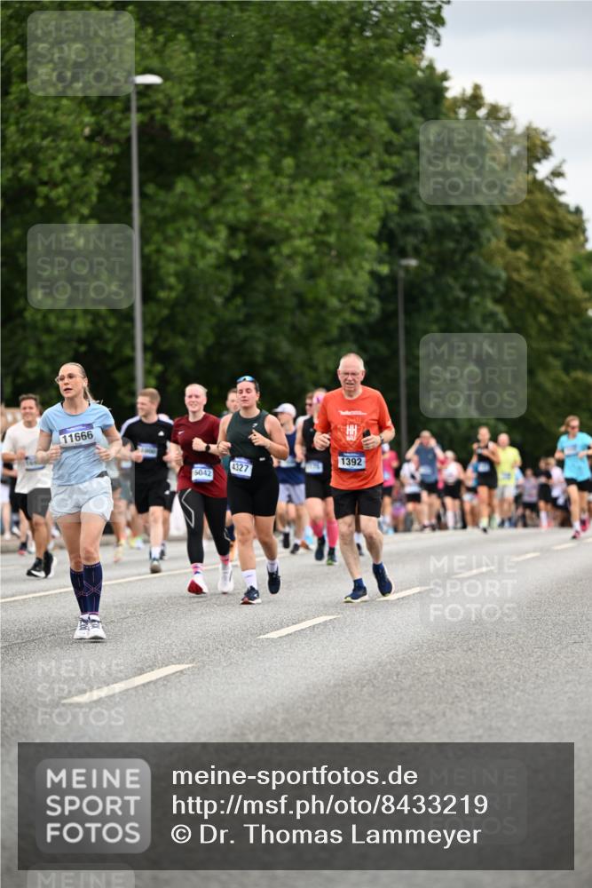 29.06.2025 - hella hamburg halbmarathon Dr. Thomas Lammeyer http://msf.ph/oto/8433219 29.06.2025 10:53:00 Kennedybrücke 1157, 1174, 1175, 1392, 1463, 1701, 1720, 2067, 3077, 3215, 3486, 4327, 5010, 5714, 5952, 6950, 7394, 7532, 8719, 9552, 9691, 9775, 10366, 10794, 11000 meine-sportfotos.de