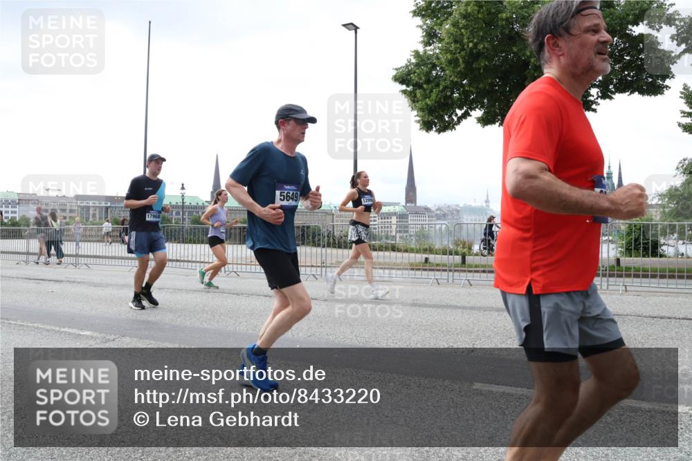 29.06.2025 - hella hamburg halbmarathon Lena Gebhardt http://msf.ph/oto/8433220 29.06.2025 10:44:30 Lombardsbrücke 17968, 5649, 12995, 1345, 1519, 1802, 1804, 2186, 2343, 2610, 2674, 2692, 3065, 3506, 3596, 4215, 4496, 4898, 4968, 5127, 5355, 5647, 5649, 5730, 5731, 6002, 7216, 7326, 7610, 7818, 7842, 8272, 8591, 8763, 8957, 9084, 9085, 9331, 9333, 9397, 9510, 9536, 10006, 10223, 10303, 10304, 10416, 11272, 11825, 11955, 12318, 12322, 12409, 12803, 12995, 13262, 13288, 13330, 13390, 13906, 14091, 14123, 14350, 14654, 14681, 14971, 18454, 18459 meine-sportfotos.de