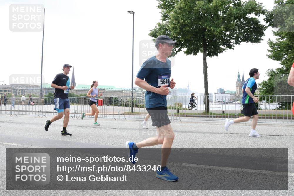 29.06.2025 - hella hamburg halbmarathon Lena Gebhardt http://msf.ph/oto/8433240 29.06.2025 10:44:31 Lombardsbrücke 17968, 5649, 1345, 1519, 1802, 1804, 2186, 2343, 2610, 2674, 2692, 3065, 3506, 3596, 4215, 4496, 4898, 4968, 5127, 5355, 5647, 5649, 5730, 5731, 6002, 7216, 7326, 7610, 7818, 7842, 8272, 8591, 8763, 8957, 9084, 9085, 9331, 9333, 9397, 9510, 9536, 10006, 10223, 10303, 10304, 10416, 11272, 11825, 11955, 12318, 12322, 12409, 12803, 12995, 13262, 13288, 13330, 13390, 13906, 14091, 14123, 14350, 14654, 14681, 14971, 18454, 18459 meine-sportfotos.de