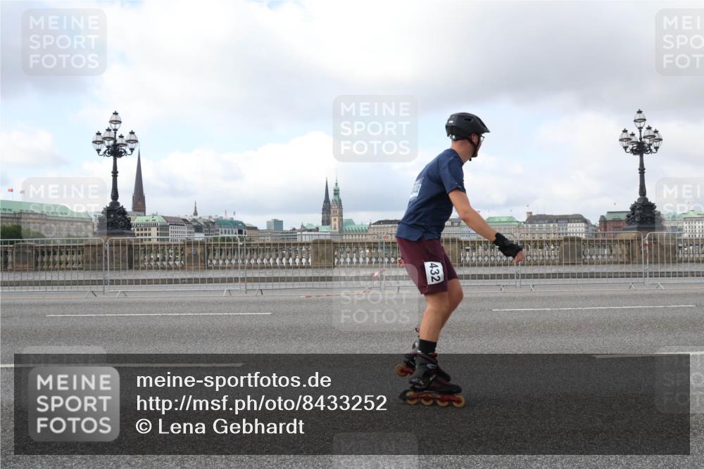 29.06.2025 - hella hamburg halbmarathon Lena Gebhardt http://msf.ph/oto/8433252 29.06.2025 09:01:05 Lombardsbrücke 432 meine-sportfotos.de