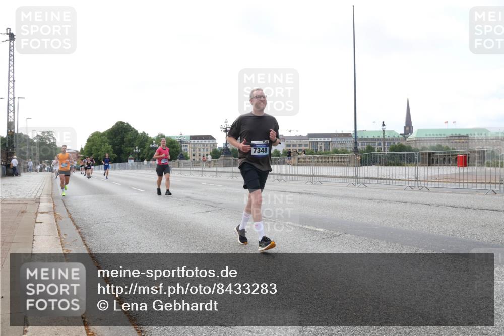 29.06.2025 - hella hamburg halbmarathon Lena Gebhardt http://msf.ph/oto/8433283 29.06.2025 10:08:15 Lombardsbrücke 7348, 7348, 1079, 1427, 1527, 2309, 2427, 3328, 4228, 4864, 5287, 5926, 6590, 6918, 7198, 7348, 7476, 8585, 9071, 9457, 9616, 9823, 9966, 10609, 10857, 11780, 12658, 12789, 12893, 13014, 13458, 14631, 14902, 14965, 15429, 15785, 16439, 16809, 16915, 18325, 18531 meine-sportfotos.de