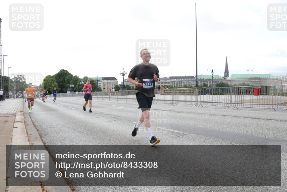29.06.2025 - hella hamburg halbmarathon Lena Gebhardt http://msf.ph/oto/8433308 29.06.2025 10:08:15 Lombardsbrücke 14631, 7348, 7348, 1079, 1427, 1527, 2309, 2427, 3328, 4228, 4864, 5287, 5926, 6590, 6918, 7198, 7348, 7476, 8585, 9071, 9457, 9616, 9823, 9966, 10609, 10857, 11780, 12658, 12789, 12893, 13014, 13458, 14631, 14902, 14965, 15429, 15785, 16439, 16809, 16915, 18325, 18531 meine-sportfotos.de