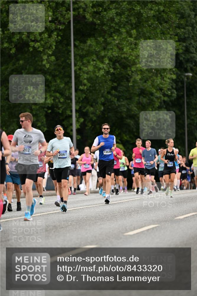 29.06.2025 - hella hamburg halbmarathon Dr. Thomas Lammeyer http://msf.ph/oto/8433320 29.06.2025 10:53:06 Kennedybrücke 1142, 1157, 1174, 1175, 1392, 1463, 1701, 1720, 2067, 3215, 3486, 4327, 5010, 5714, 7394, 7532, 8719, 9552, 9691, 10794, 11000 meine-sportfotos.de