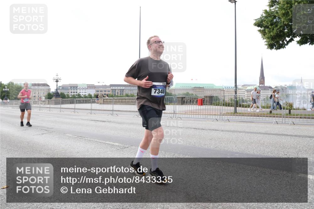 29.06.2025 - hella hamburg halbmarathon Lena Gebhardt http://msf.ph/oto/8433335 29.06.2025 10:08:15 Lombardsbrücke 12658, 7348, 7348, 1079, 1427, 1527, 2309, 2427, 3328, 4228, 4864, 5287, 5926, 6590, 6918, 7198, 7348, 7476, 8585, 9071, 9457, 9616, 9823, 9966, 10609, 10857, 11780, 12658, 12789, 12893, 13014, 13458, 14631, 14902, 14965, 15429, 15785, 16439, 16809, 16915, 18325, 18531 meine-sportfotos.de