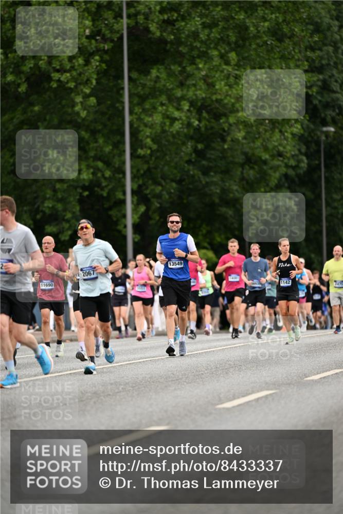 29.06.2025 - hella hamburg halbmarathon Dr. Thomas Lammeyer http://msf.ph/oto/8433337 29.06.2025 10:53:07 Kennedybrücke 1142, 1157, 1174, 1175, 1392, 1701, 1720, 2067, 3215, 3486, 4327, 5010, 5551, 5714, 7394, 7532, 8719, 9341, 9552, 9691, 10794, 11000 meine-sportfotos.de