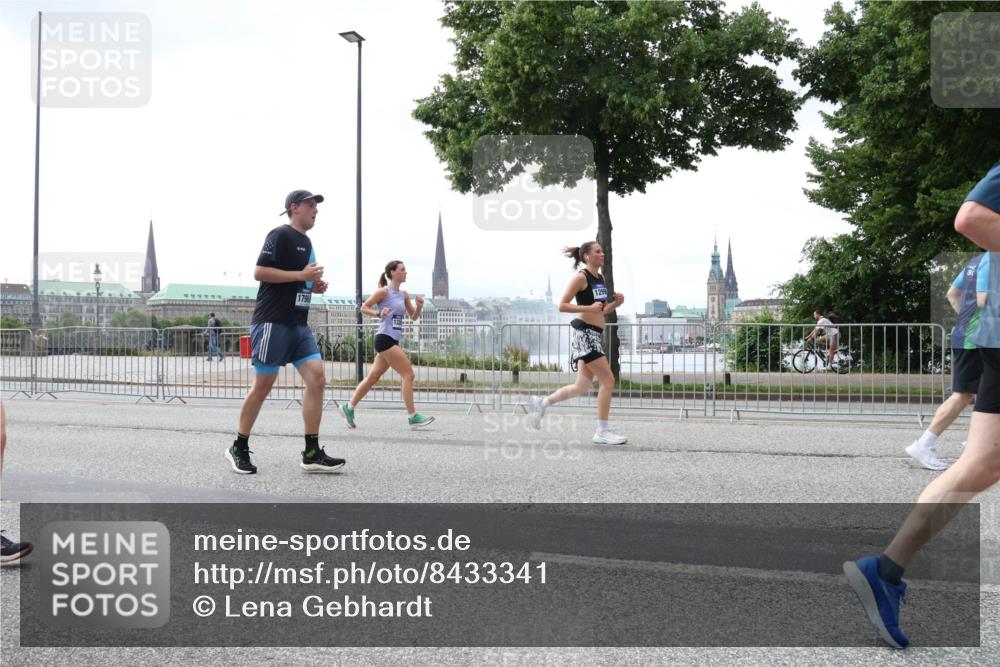 29.06.2025 - hella hamburg halbmarathon Lena Gebhardt http://msf.ph/oto/8433341 29.06.2025 10:44:31 Lombardsbrücke 129, 1796, 1345, 1519, 1802, 1804, 2186, 2343, 2610, 2674, 2692, 3065, 3506, 3596, 4215, 4496, 4898, 4968, 5127, 5355, 5647, 5649, 5730, 5731, 6002, 7216, 7326, 7610, 7818, 7842, 8272, 8591, 8763, 8957, 9084, 9085, 9331, 9333, 9397, 9510, 9536, 10006, 10223, 10303, 10304, 10416, 11272, 11825, 11955, 12318, 12322, 12409, 12803, 12995, 13262, 13288, 13330, 13390, 13906, 14091, 14123, 14350, 14654, 14681, 14971, 18454, 18459 meine-sportfotos.de