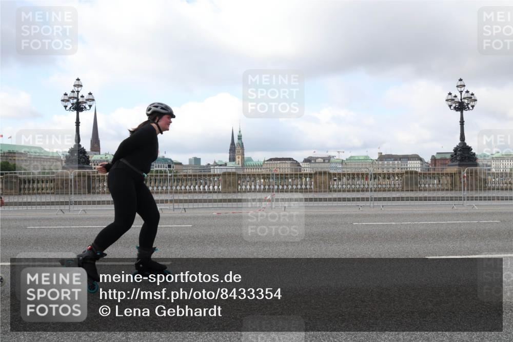 29.06.2025 - hella hamburg halbmarathon Lena Gebhardt http://msf.ph/oto/8433354 29.06.2025 09:01:06 Lombardsbrücke  meine-sportfotos.de