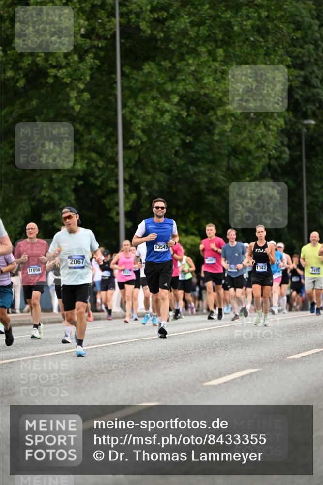 29.06.2025 - hella hamburg halbmarathon Dr. Thomas Lammeyer http://msf.ph/oto/8433355 29.06.2025 10:53:07 Kennedybrücke 1142, 1157, 1174, 1175, 1392, 1701, 1720, 2067, 3215, 3486, 4327, 5010, 5551, 5714, 7394, 7532, 8719, 9341, 9552, 9691, 10794, 11000 meine-sportfotos.de