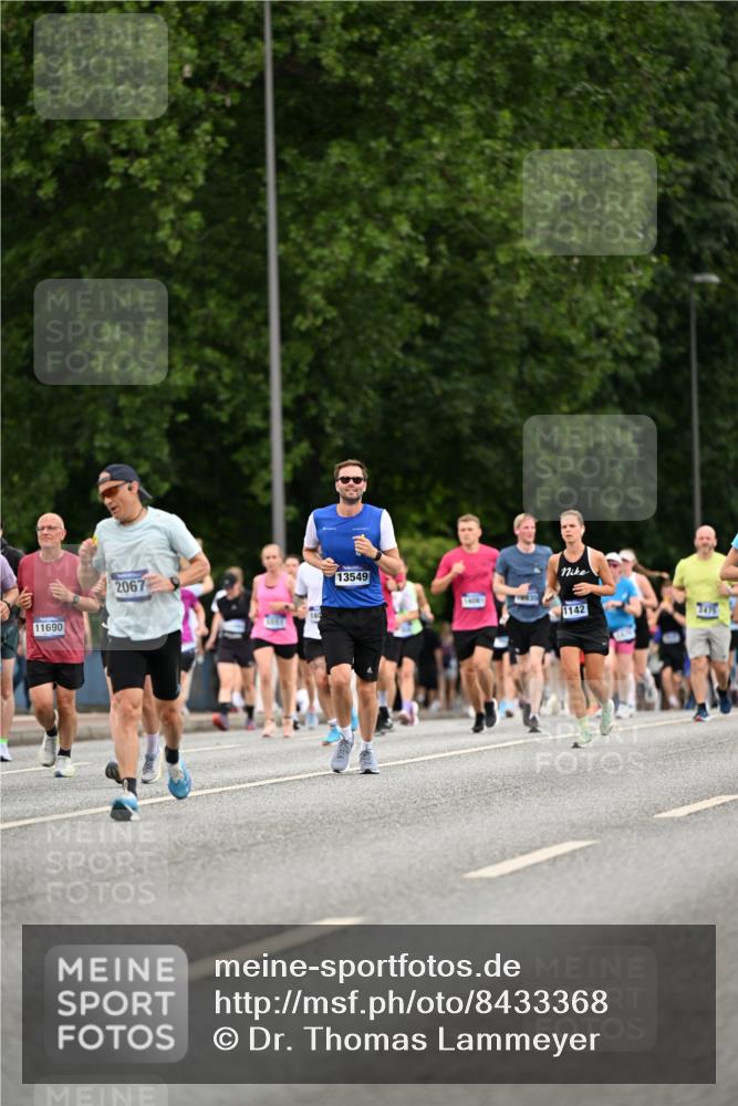 29.06.2025 - hella hamburg halbmarathon Dr. Thomas Lammeyer http://msf.ph/oto/8433368 29.06.2025 10:53:08 Kennedybrücke 1142, 1157, 1174, 1175, 1392, 1701, 1720, 2067, 3215, 3486, 4327, 5010, 5551, 5714, 7394, 7532, 8719, 9341, 9552, 9691, 10794, 11000 meine-sportfotos.de