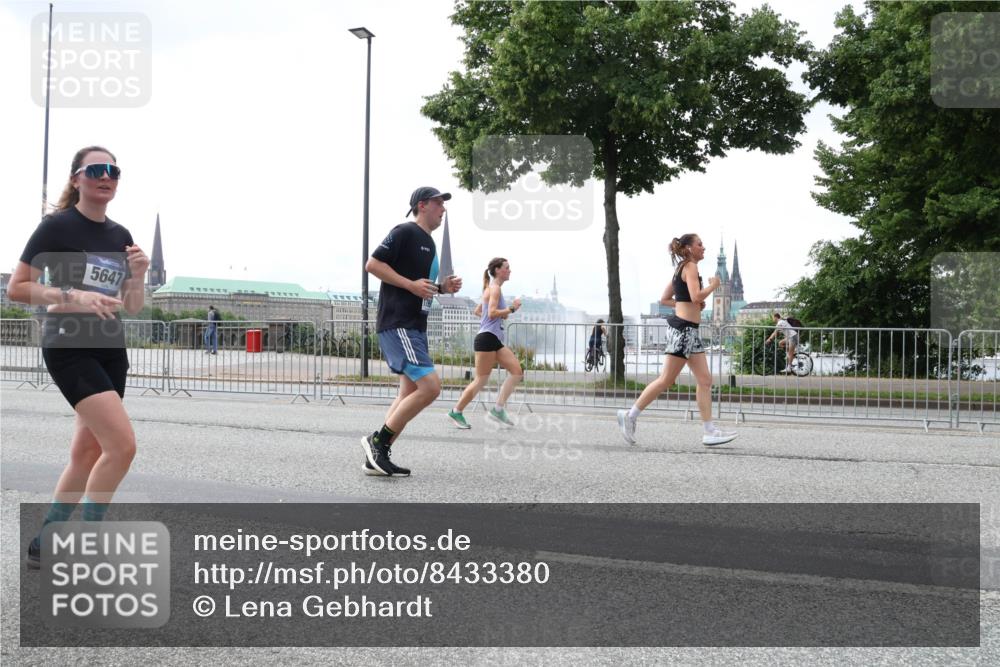 29.06.2025 - hella hamburg halbmarathon Lena Gebhardt http://msf.ph/oto/8433380 29.06.2025 10:44:31 Lombardsbrücke 5647, 1345, 1519, 1802, 1804, 2186, 2343, 2610, 2674, 2692, 3065, 3506, 3596, 4215, 4496, 4898, 4968, 5127, 5355, 5647, 5649, 5730, 5731, 6002, 7216, 7326, 7610, 7818, 7842, 8272, 8591, 8763, 8957, 9084, 9085, 9331, 9333, 9397, 9510, 9536, 10006, 10223, 10303, 10304, 10416, 11272, 11825, 11955, 12318, 12322, 12409, 12803, 12995, 13262, 13288, 13330, 13390, 13906, 14091, 14123, 14350, 14654, 14681, 14971, 18454, 18459 meine-sportfotos.de