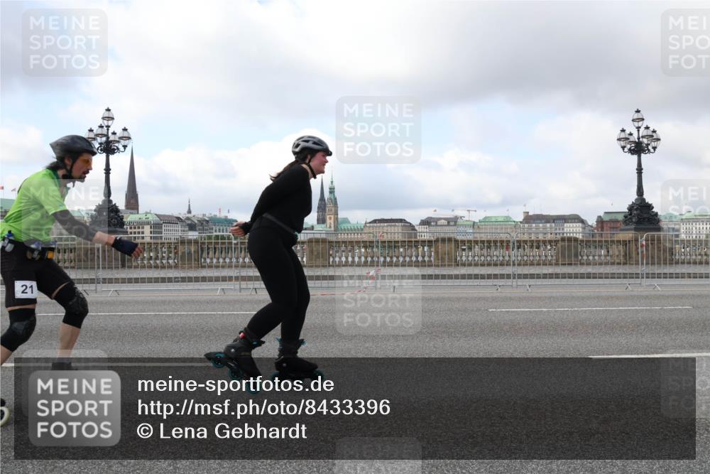 29.06.2025 - hella hamburg halbmarathon Lena Gebhardt http://msf.ph/oto/8433396 29.06.2025 09:01:06 Lombardsbrücke 21 meine-sportfotos.de