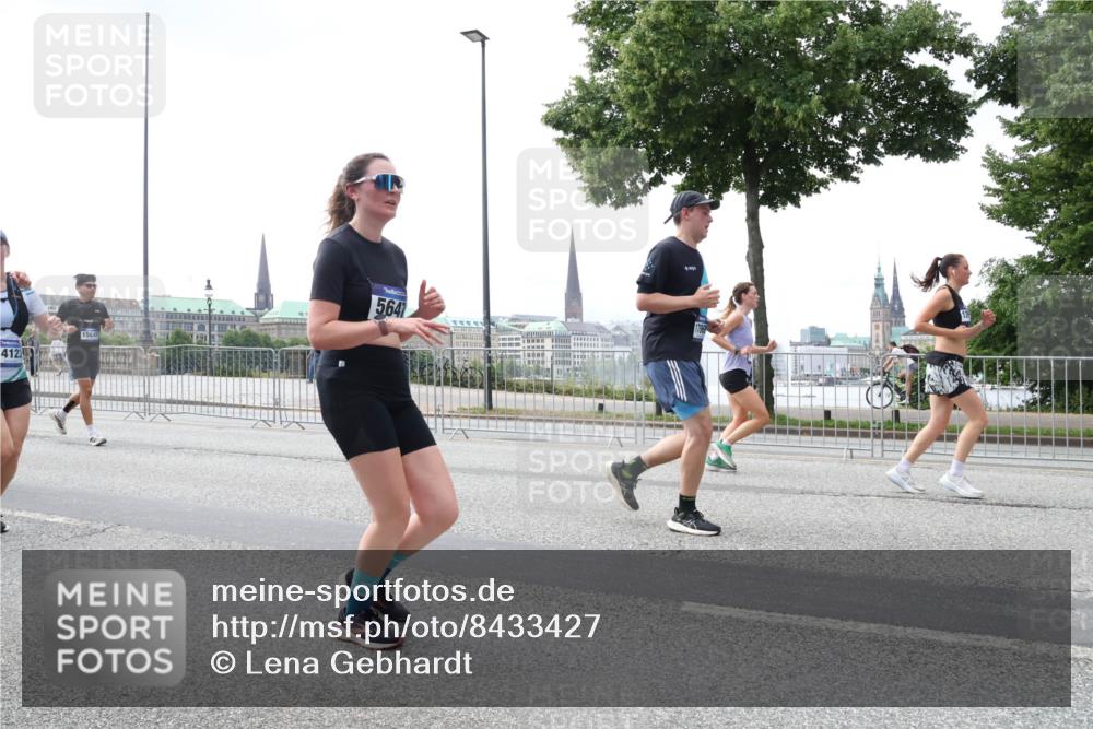 29.06.2025 - hella hamburg halbmarathon Lena Gebhardt http://msf.ph/oto/8433427 29.06.2025 10:44:32 Lombardsbrücke 4123, 15646, 5641, 1345, 1519, 1802, 1804, 2186, 2343, 2610, 2674, 2692, 3065, 3506, 3596, 4215, 4496, 4898, 4968, 5127, 5355, 5647, 5649, 5730, 5731, 6002, 7216, 7326, 7610, 7818, 7842, 8272, 8591, 8763, 8957, 9084, 9085, 9331, 9333, 9397, 9510, 9536, 10006, 10223, 10303, 10304, 10416, 11272, 11825, 11955, 12318, 12322, 12409, 12803, 12995, 13262, 13288, 13330, 13390, 13906, 14091, 14123, 14350, 14654, 14681, 14971, 18454, 18459 meine-sportfotos.de