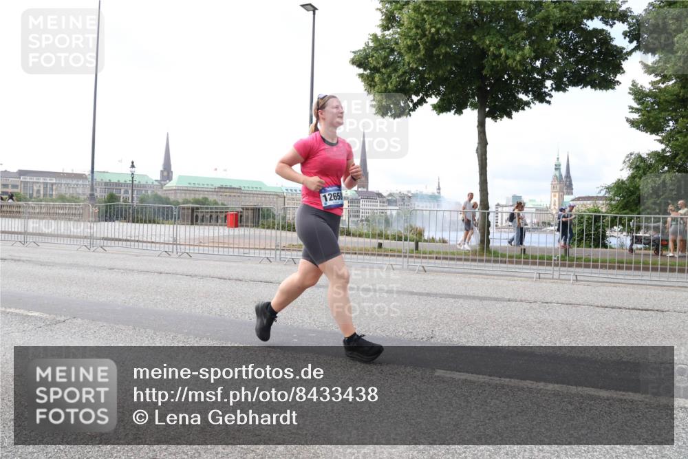 29.06.2025 - hella hamburg halbmarathon Lena Gebhardt http://msf.ph/oto/8433438 29.06.2025 10:08:18 Lombardsbrücke 12658, 1079, 1427, 1527, 2309, 2427, 3328, 4228, 4864, 5287, 5926, 6590, 7198, 7348, 7476, 8585, 9457, 9616, 9823, 9966, 10092, 10609, 10857, 11780, 12658, 12789, 12893, 13014, 13458, 14631, 14902, 14965, 15429, 15785, 16439, 16809, 18325, 18531 meine-sportfotos.de
