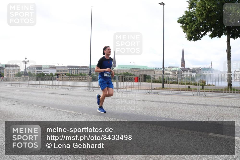 29.06.2025 - hella hamburg halbmarathon Lena Gebhardt http://msf.ph/oto/8433498 29.06.2025 10:08:22 Lombardsbrücke 7476, 1427, 1527, 2427, 4228, 4864, 5287, 5926, 6100, 6590, 7198, 7348, 7476, 8585, 9457, 9616, 9823, 9951, 9958, 10092, 10609, 10857, 11780, 11967, 12144, 12658, 12893, 13014, 13458, 14631, 14902, 14965, 15429, 15785, 16439, 16809, 18325, 18531 meine-sportfotos.de