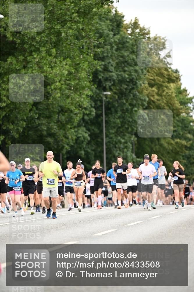 29.06.2025 - hella hamburg halbmarathon Dr. Thomas Lammeyer http://msf.ph/oto/8433508 29.06.2025 10:53:13 Kennedybrücke 1142, 1157, 1174, 1175, 1392, 1626, 1701, 2067, 2475, 3383, 3486, 4327, 5010, 5551, 7394, 7532, 8719, 9341, 9552, 9691, 10204, 10794, 11000 meine-sportfotos.de