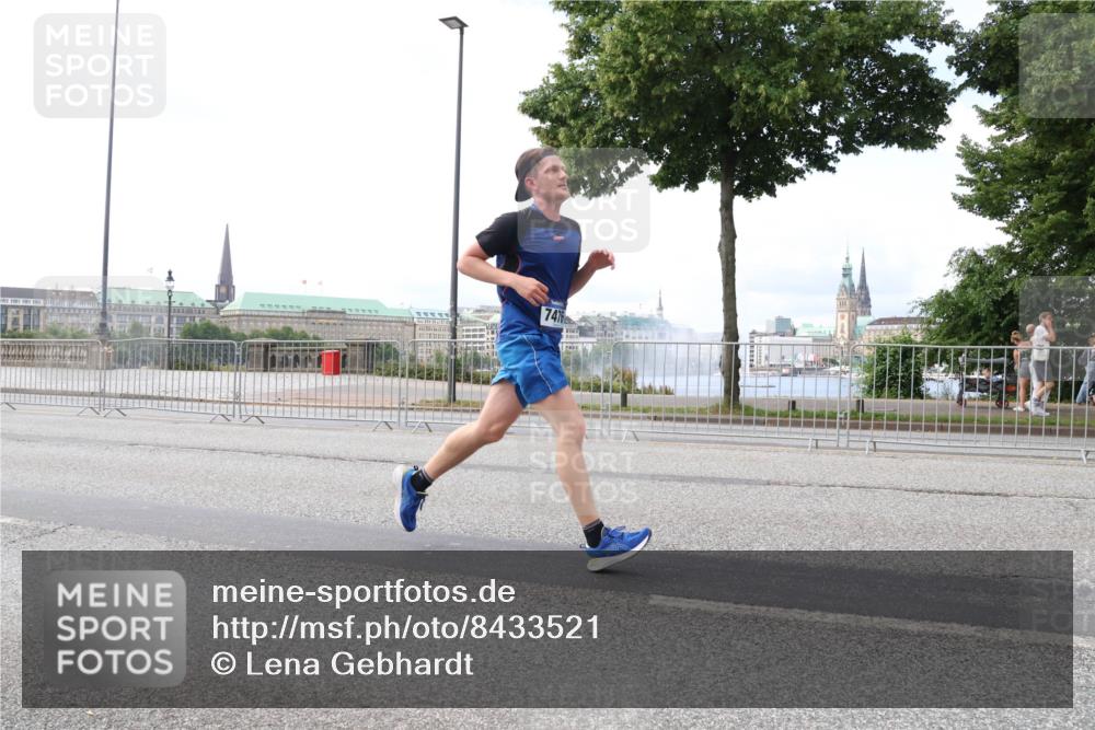 29.06.2025 - hella hamburg halbmarathon Lena Gebhardt http://msf.ph/oto/8433521 29.06.2025 10:08:23 Lombardsbrücke 7476, 1427, 1527, 2427, 4228, 4864, 5287, 5926, 6100, 6590, 7198, 7348, 7476, 8585, 9457, 9616, 9823, 9951, 9958, 10092, 10609, 10857, 11780, 11967, 12144, 12658, 12893, 13014, 13458, 14631, 14902, 14965, 15429, 15785, 16439, 16809, 18325, 18531 meine-sportfotos.de