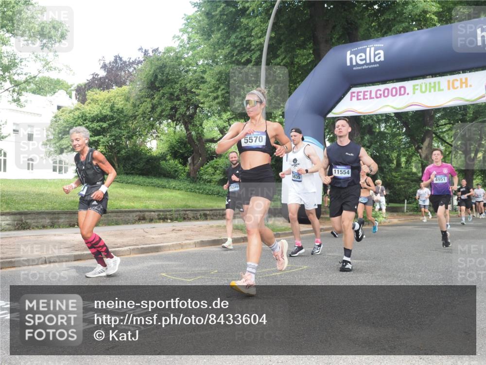 29.06.2025 - hella hamburg halbmarathon KatJ http://msf.ph/oto/8433604 29.06.2025 10:43:58 Zwischen KM18-KM19 2417, 2676, 4833, 4940, 4951, 5570, 6835 meine-sportfotos.de