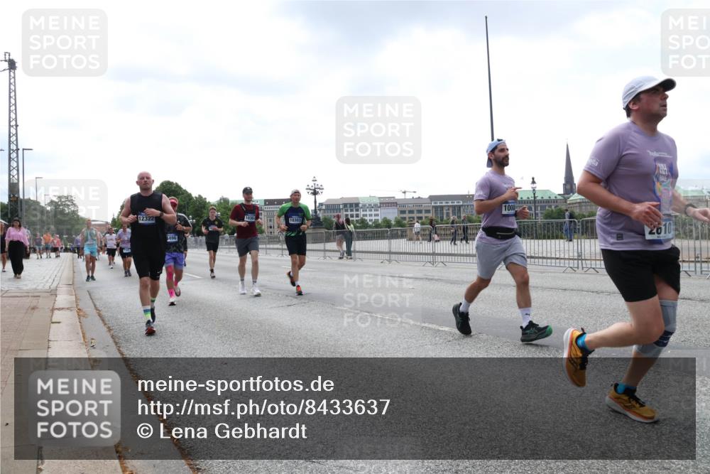 29.06.2025 - hella hamburg halbmarathon Lena Gebhardt http://msf.ph/oto/8433637 29.06.2025 10:44:34 Lombardsbrücke 12322, 1496, 10303, 1000, 2610, 1345, 1519, 2186, 2343, 2610, 2674, 2692, 3065, 3506, 3596, 4215, 4496, 4898, 4968, 5355, 5647, 5649, 5730, 5731, 6002, 7216, 7610, 7818, 7842, 8272, 8582, 8591, 8763, 8957, 9084, 9085, 9331, 9333, 9397, 9510, 9536, 10006, 10223, 10303, 10304, 10416, 11272, 11825, 11955, 12318, 12322, 12409, 12803, 12995, 13262, 13288, 13330, 13390, 13906, 14091, 14123, 14350, 14654, 14681, 14971, 18454, 18459 meine-sportfotos.de