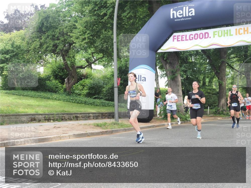 29.06.2025 - hella hamburg halbmarathon KatJ http://msf.ph/oto/8433650 29.06.2025 10:44:01 Zwischen KM18-KM19 2676, 2883, 4833, 4951, 5570, 6835 meine-sportfotos.de