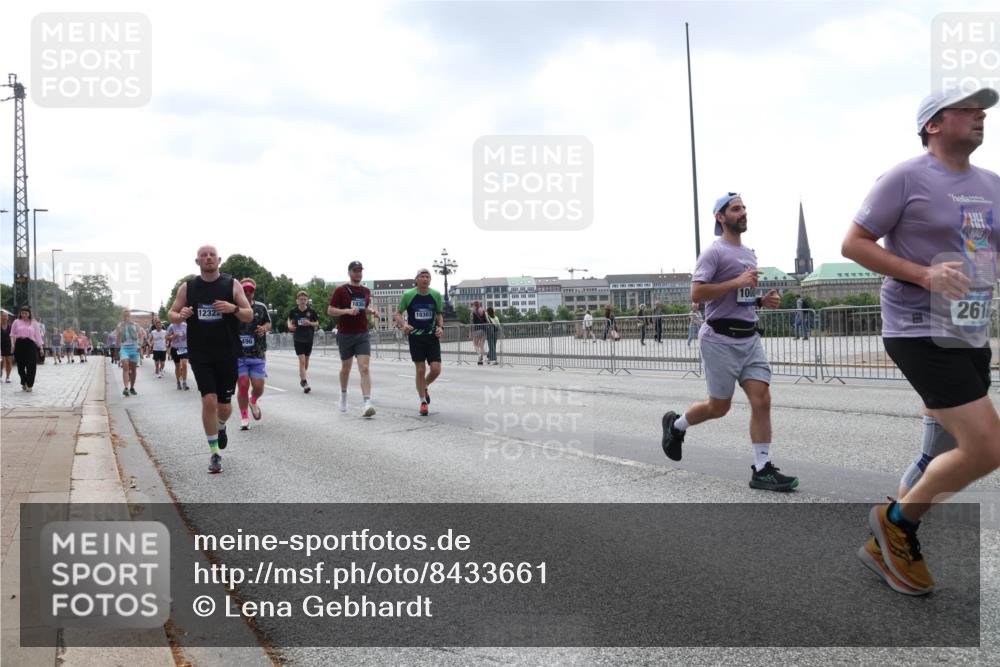 29.06.2025 - hella hamburg halbmarathon Lena Gebhardt http://msf.ph/oto/8433661 29.06.2025 10:44:34 Lombardsbrücke 12322, 1030, 1000, 261, 1345, 1519, 2186, 2343, 2610, 2674, 2692, 3065, 3506, 3596, 4215, 4496, 4898, 4968, 5355, 5647, 5649, 5730, 5731, 6002, 7216, 7610, 7818, 7842, 8272, 8582, 8591, 8763, 8957, 9084, 9085, 9331, 9333, 9397, 9510, 9536, 10006, 10223, 10303, 10304, 10416, 11272, 11825, 11955, 12318, 12322, 12409, 12803, 12995, 13262, 13288, 13330, 13390, 13906, 14091, 14123, 14350, 14654, 14681, 14971, 18454, 18459 meine-sportfotos.de