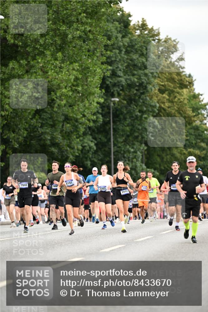 29.06.2025 - hella hamburg halbmarathon Dr. Thomas Lammeyer http://msf.ph/oto/8433670 29.06.2025 10:53:30 Kennedybrücke 1142, 1584, 1626, 2475, 2527, 2668, 3086, 3232, 3383, 3486, 3661, 4403, 5551, 5781, 6191, 6497, 7203, 7532, 7650, 7931, 7936, 7947, 7948, 8065, 8549, 8759, 8760, 9245, 9341, 10204, 10333, 10479, 11192 meine-sportfotos.de