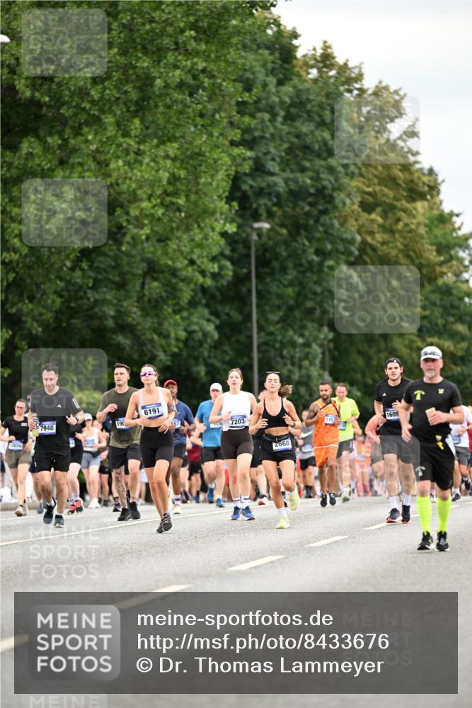29.06.2025 - hella hamburg halbmarathon Dr. Thomas Lammeyer http://msf.ph/oto/8433676 29.06.2025 10:53:30 Kennedybrücke 1142, 1584, 1626, 2475, 2527, 2668, 3086, 3232, 3383, 3486, 3661, 4403, 5551, 5781, 6191, 6497, 7203, 7532, 7650, 7931, 7936, 7947, 7948, 8065, 8549, 8759, 8760, 9245, 9341, 10204, 10333, 10479, 11192 meine-sportfotos.de