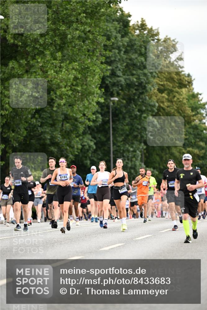 29.06.2025 - hella hamburg halbmarathon Dr. Thomas Lammeyer http://msf.ph/oto/8433683 29.06.2025 10:53:30 Kennedybrücke 1142, 1584, 1626, 2475, 2527, 2668, 3086, 3232, 3383, 3486, 3661, 4403, 5551, 5781, 6191, 6497, 7203, 7532, 7650, 7931, 7936, 7947, 7948, 8065, 8549, 8759, 8760, 9245, 9341, 10204, 10333, 10479, 11192 meine-sportfotos.de
