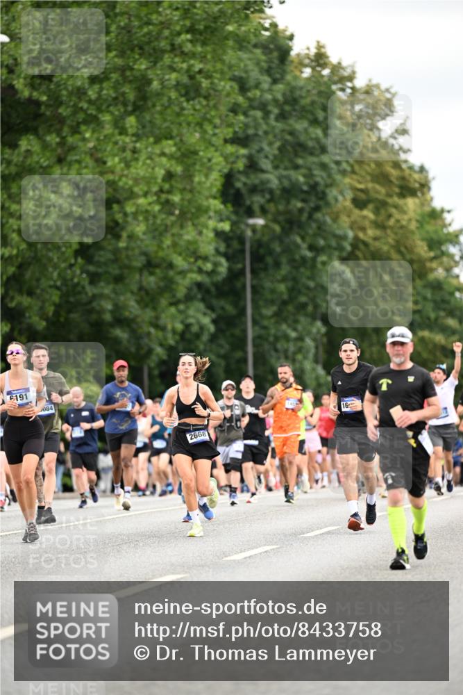 29.06.2025 - hella hamburg halbmarathon Dr. Thomas Lammeyer http://msf.ph/oto/8433758 29.06.2025 10:53:32 Kennedybrücke 1142, 1167, 1584, 1626, 2475, 2527, 2668, 3086, 3232, 3383, 3661, 4403, 4769, 5118, 5551, 5781, 6191, 6497, 7203, 7650, 7931, 7936, 7947, 7948, 8065, 8549, 8759, 8760, 9245, 9341, 10130, 10204, 10333, 10479, 11192 meine-sportfotos.de