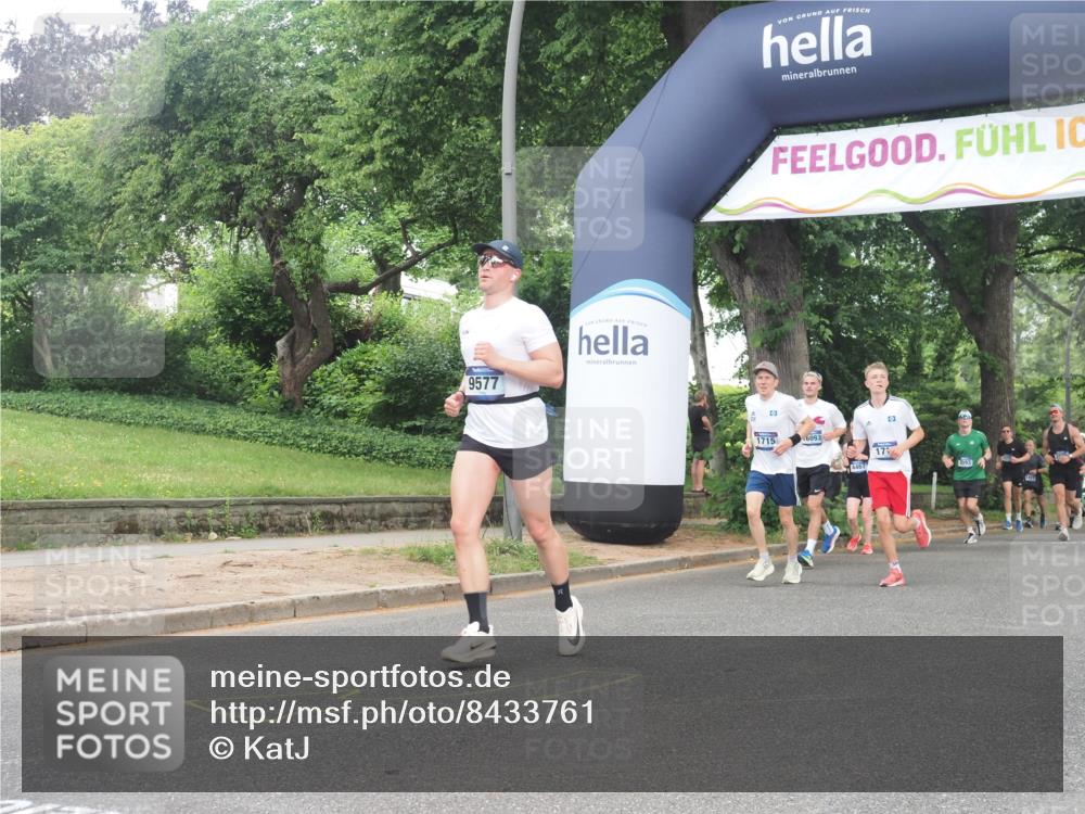 29.06.2025 - hella hamburg halbmarathon KatJ http://msf.ph/oto/8433761 29.06.2025 10:44:05 Zwischen KM18-KM19 1719, 2883, 4951 meine-sportfotos.de