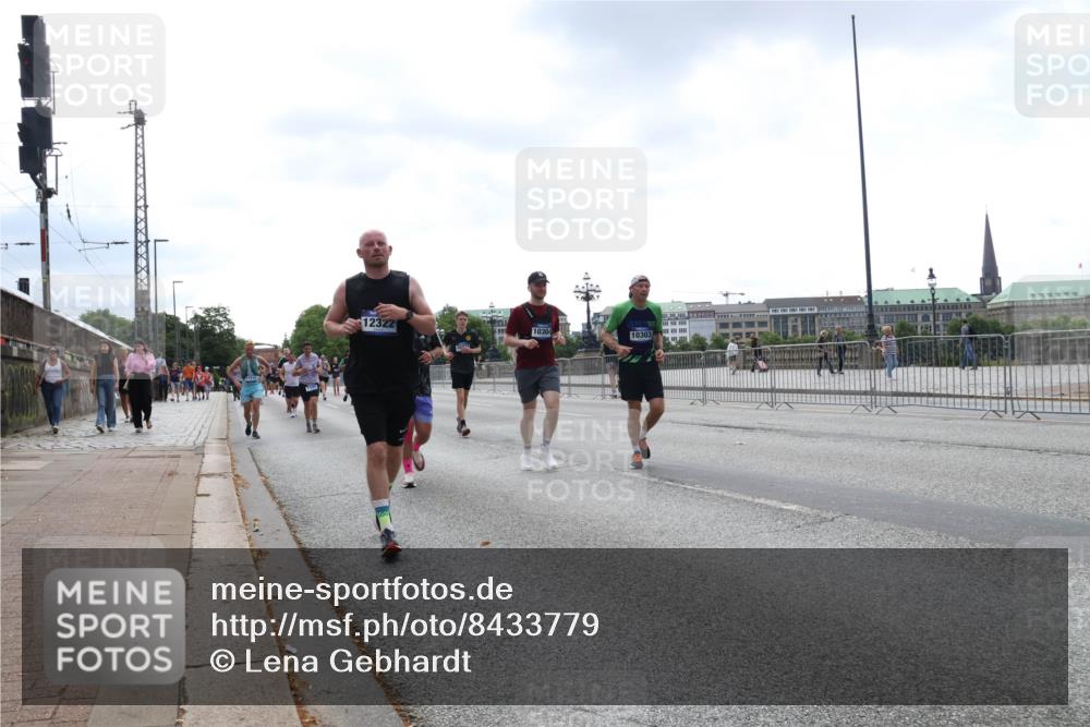 29.06.2025 - hella hamburg halbmarathon Lena Gebhardt http://msf.ph/oto/8433779 29.06.2025 10:44:35 Lombardsbrücke 12322, 10304, 10303, 1345, 1519, 2186, 2343, 2610, 2674, 2692, 3065, 3506, 3596, 4215, 4496, 4898, 4968, 5355, 5647, 5649, 5730, 5731, 6002, 6841, 7216, 7610, 7818, 7842, 8272, 8582, 8591, 8763, 9084, 9085, 9331, 9333, 9397, 9510, 9536, 10006, 10223, 10303, 10304, 10416, 11272, 11825, 11955, 12318, 12322, 12409, 12803, 12995, 13262, 13288, 13330, 13390, 13906, 14091, 14123, 14350, 14654, 14681, 14971, 18454, 18459 meine-sportfotos.de
