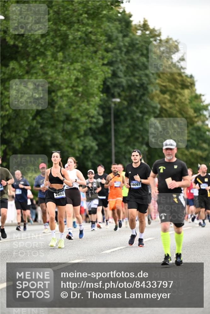29.06.2025 - hella hamburg halbmarathon Dr. Thomas Lammeyer http://msf.ph/oto/8433797 29.06.2025 10:53:33 Kennedybrücke 1142, 1167, 1584, 1626, 2475, 2527, 2668, 3086, 3232, 3383, 3661, 4403, 4769, 5118, 5551, 5781, 6191, 6497, 7203, 7650, 7931, 7936, 7947, 7948, 8065, 8549, 8759, 8760, 9245, 9341, 10130, 10204, 10333, 10479, 10654, 11192 meine-sportfotos.de