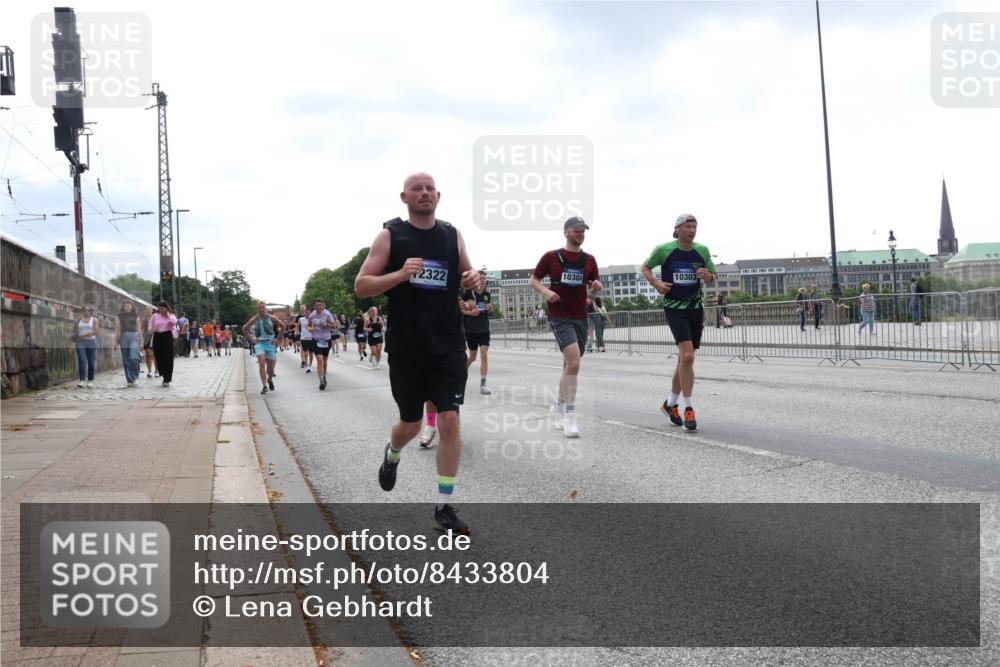 29.06.2025 - hella hamburg halbmarathon Lena Gebhardt http://msf.ph/oto/8433804 29.06.2025 10:44:35 Lombardsbrücke 2322, 10304, 10303, 1345, 1519, 2186, 2343, 2610, 2674, 2692, 3065, 3506, 3596, 4215, 4496, 4898, 4968, 5355, 5647, 5649, 5730, 5731, 6002, 6841, 7216, 7610, 7818, 7842, 8272, 8582, 8591, 8763, 9084, 9085, 9331, 9333, 9397, 9510, 9536, 10006, 10223, 10303, 10304, 10416, 11272, 11825, 11955, 12318, 12322, 12409, 12803, 12995, 13262, 13288, 13330, 13390, 13906, 14091, 14123, 14350, 14654, 14681, 14971, 18454, 18459 meine-sportfotos.de