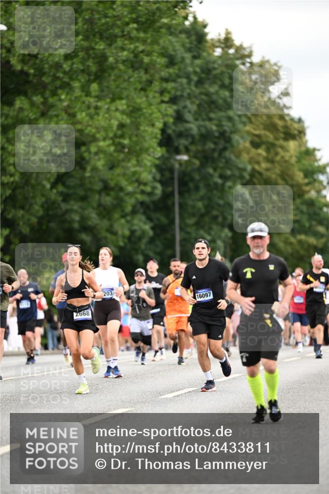 29.06.2025 - hella hamburg halbmarathon Dr. Thomas Lammeyer http://msf.ph/oto/8433811 29.06.2025 10:53:34 Kennedybrücke 1167, 1584, 1626, 2475, 2527, 2668, 3086, 3232, 3383, 3661, 4403, 4769, 5118, 5551, 5781, 6191, 6497, 7203, 7650, 7931, 7936, 7947, 7948, 8065, 8549, 8759, 8760, 9245, 9341, 10130, 10204, 10333, 10479, 10654, 11192 meine-sportfotos.de