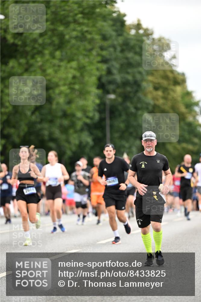 29.06.2025 - hella hamburg halbmarathon Dr. Thomas Lammeyer http://msf.ph/oto/8433825 29.06.2025 10:53:34 Kennedybrücke 1167, 1584, 1626, 2475, 2527, 2668, 3086, 3232, 3383, 3661, 4403, 4769, 5118, 5551, 5781, 6191, 6497, 7203, 7650, 7931, 7936, 7947, 7948, 8065, 8549, 8759, 8760, 9245, 9341, 10130, 10204, 10333, 10479, 10654, 11192 meine-sportfotos.de