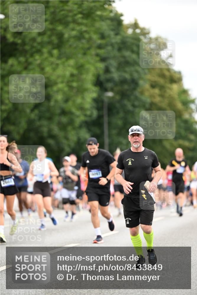 29.06.2025 - hella hamburg halbmarathon Dr. Thomas Lammeyer http://msf.ph/oto/8433849 29.06.2025 10:53:35 Kennedybrücke 1167, 1584, 1626, 2475, 2527, 2668, 3086, 3232, 3253, 3383, 3661, 4403, 4769, 5118, 5551, 5781, 6191, 6497, 7203, 7650, 7931, 7936, 7947, 7948, 8065, 8549, 8759, 8760, 9245, 9341, 10130, 10204, 10333, 10479, 10654, 11192 meine-sportfotos.de