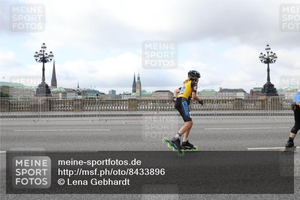 29.06.2025 - hella hamburg halbmarathon Lena Gebhardt http://msf.ph/oto/8433896 29.06.2025 09:01:08 Lombardsbrücke  meine-sportfotos.de