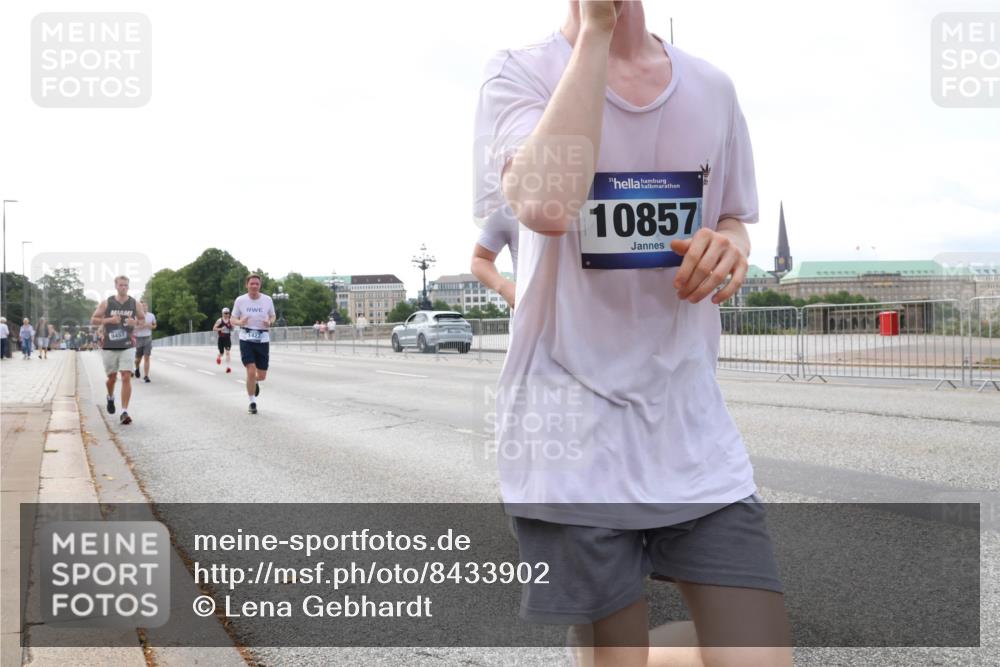 29.06.2025 - hella hamburg halbmarathon Lena Gebhardt http://msf.ph/oto/8433902 29.06.2025 10:08:29 Lombardsbrücke 9457, 10857, 1427, 1527, 2427, 3762, 5926, 6100, 6590, 7198, 7348, 7476, 8585, 9457, 9616, 9823, 9951, 9958, 10035, 10092, 10609, 10857, 11780, 11967, 12144, 12658, 12893, 13014, 14631, 14902, 14965, 15429, 16439, 18325 meine-sportfotos.de