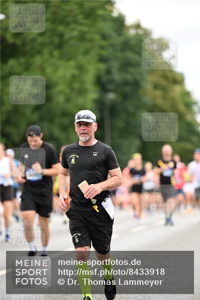 29.06.2025 - hella hamburg halbmarathon Dr. Thomas Lammeyer http://msf.ph/oto/8433918 29.06.2025 10:53:37 Kennedybrücke 1167, 1584, 1626, 2475, 2527, 2668, 3086, 3232, 3253, 3383, 3661, 4403, 4769, 5118, 5551, 5781, 6191, 6497, 7203, 7650, 7931, 7936, 7947, 7948, 8065, 8549, 8759, 8760, 9245, 9341, 10130, 10204, 10333, 10479, 10654, 11192 meine-sportfotos.de