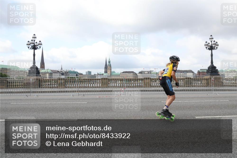 29.06.2025 - hella hamburg halbmarathon Lena Gebhardt http://msf.ph/oto/8433922 29.06.2025 09:01:08 Lombardsbrücke  meine-sportfotos.de