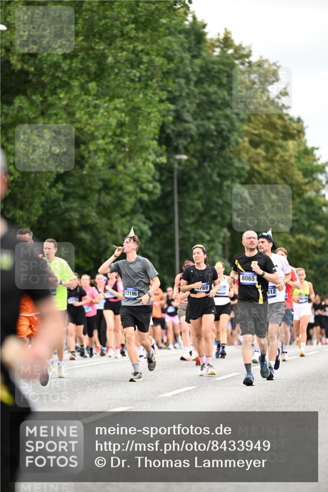 29.06.2025 - hella hamburg halbmarathon Dr. Thomas Lammeyer http://msf.ph/oto/8433949 29.06.2025 10:53:39 Kennedybrücke 1167, 1584, 1626, 2475, 2527, 2668, 2716, 3086, 3232, 3253, 3383, 3661, 4403, 4769, 5118, 5781, 6191, 6497, 7203, 7650, 7931, 7936, 7947, 7948, 8065, 8549, 8759, 8760, 9245, 10130, 10204, 10333, 10479, 10654, 11192 meine-sportfotos.de